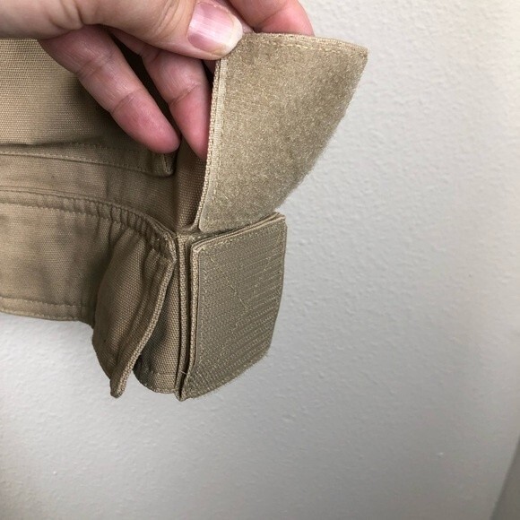 Duluth Trading Co Khaki Work Vest Outdoors Clips Medium - Picture 4 of 11